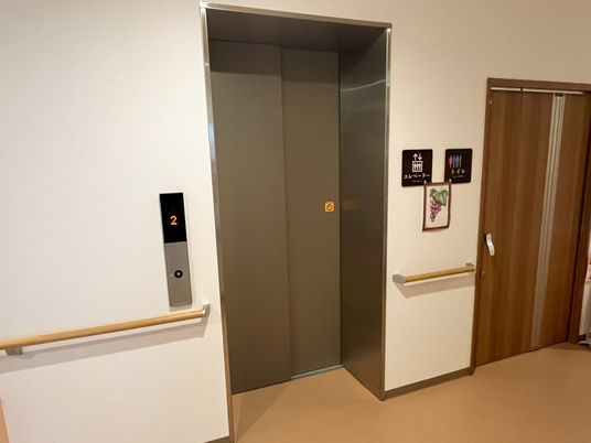 エレベーターと廊下