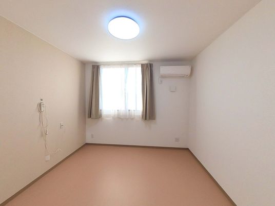 自然光が差し込む居室