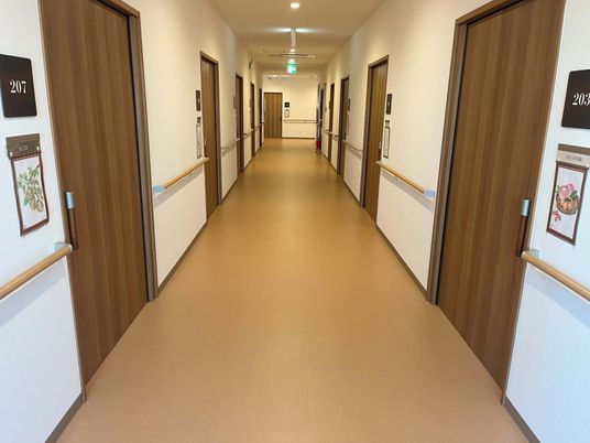 長い廊下が続く空間