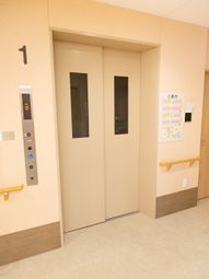 広々としたエレベーター