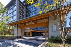 モダンな建築のエントランス