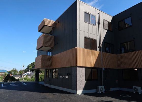 モダンな建物の外観