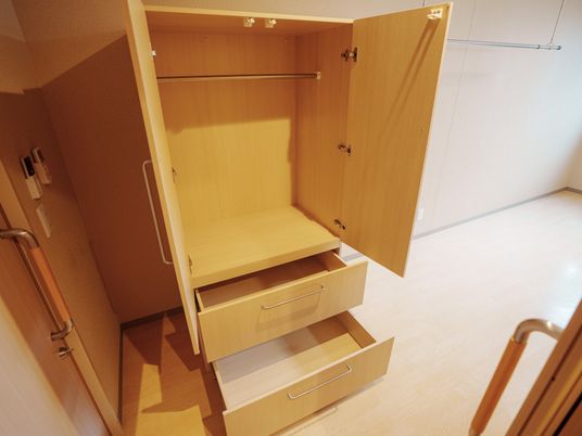 居室に設けられた整理ダンス