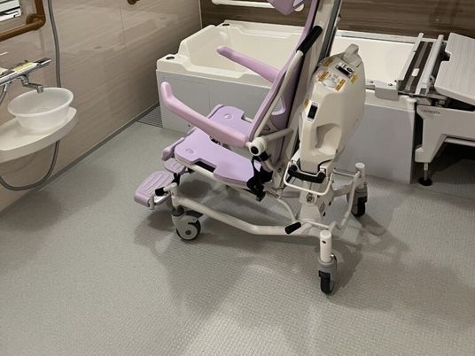 機械浴の浴室  