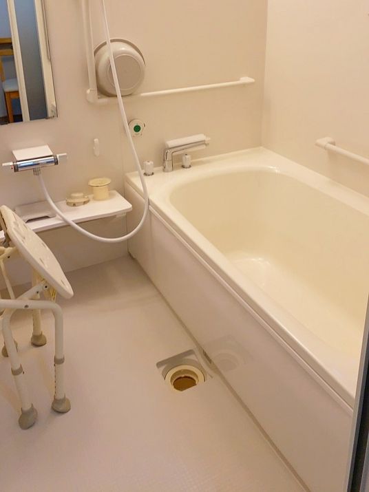 バリアフリーな浴室設備