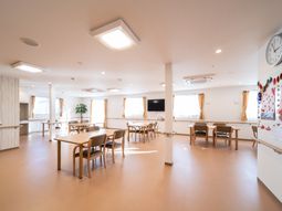 明るい空間の食堂