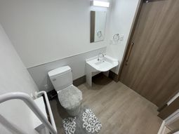 清潔な洗面所とトイレ