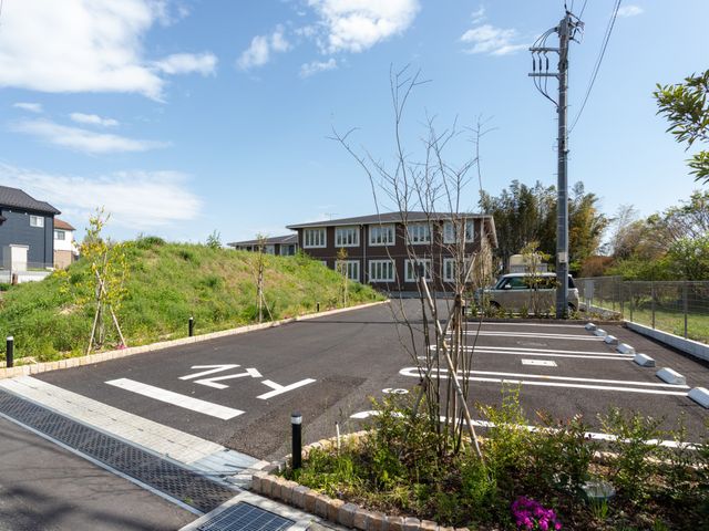 静かな環境の外観 外観 緑豊かな環境に佇む建物です。駐車場も広々としており、ご来訪がしやすい造りになっています。