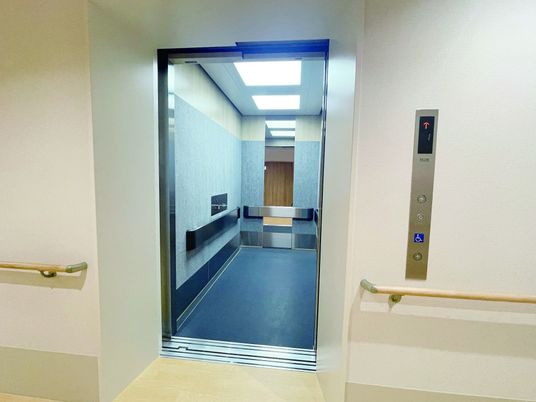 アクセスしやすいエレベーター
