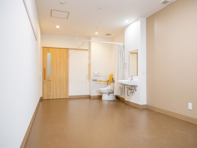 利便性の高い居室 居室 自然光が入る明るい空間で、車椅子でも利用しやすい広々とした居室です。