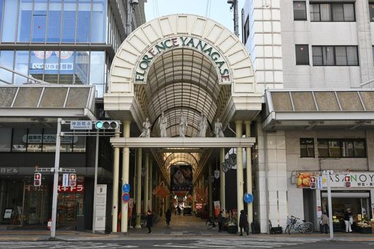居室で活動中のスタッフ