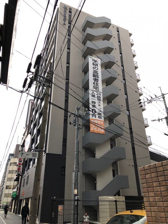 都会のビル風景