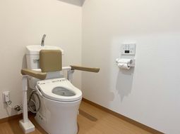介護施設の清潔なトイレ