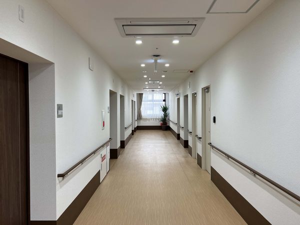 手すり付きの廊下部分