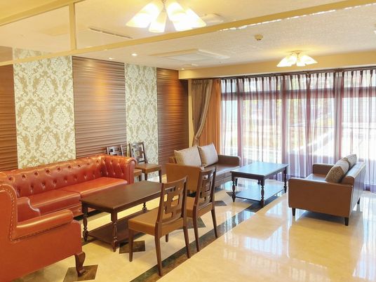 清潔で落ち着いたダイニング