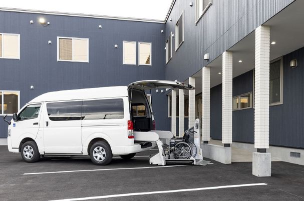 車椅子対応の送迎車