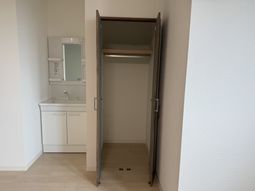 クローゼットと洗面台