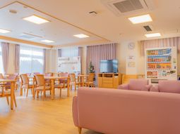 明るく広々した食堂