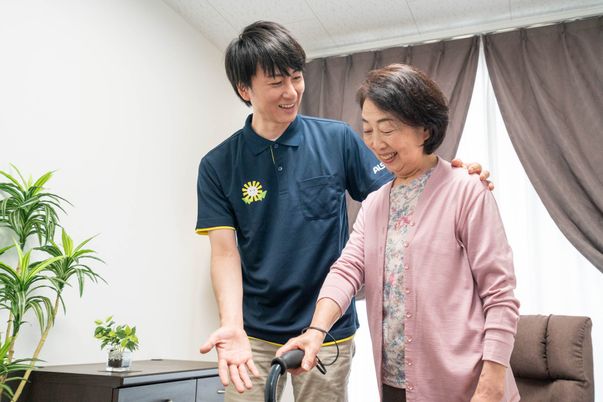 スタッフと利用者の笑顔