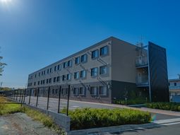 スタイリッシュな建物外観