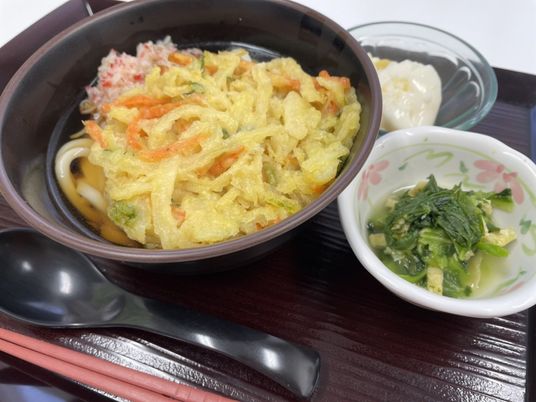 施設提供の健康的な食事