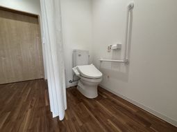 白い便器がある部屋