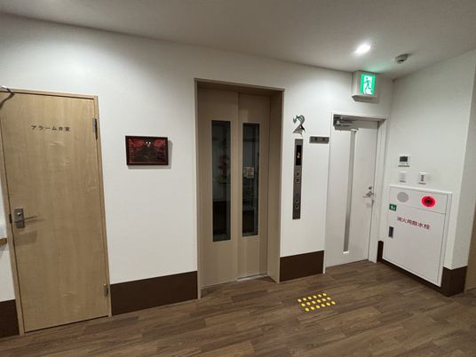 エレベーター付近