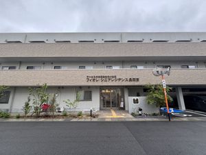 施設外観の入口