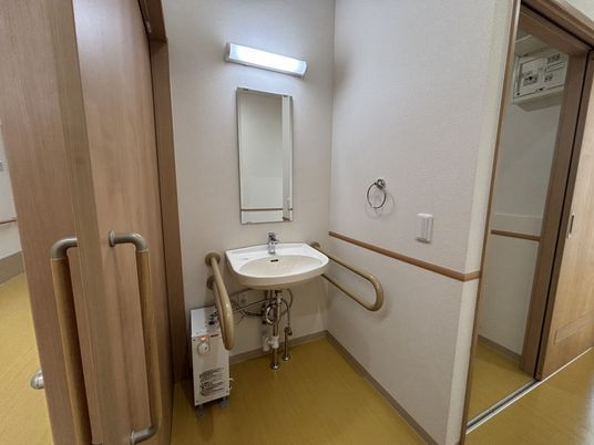優しい色合いの洗面台