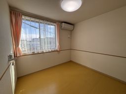 自然光が差し込む居室