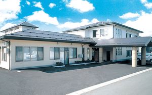 明るい建物の外観