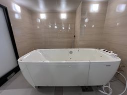 明るい浴室
