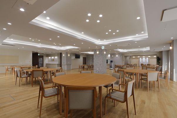 清潔感ある食堂の内観