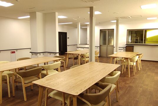清潔感のある食堂エリア