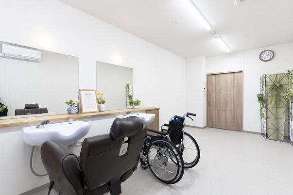 広々とした理美容室