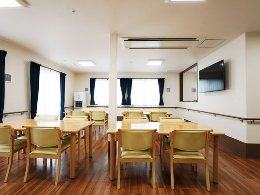 明るい食堂の様子