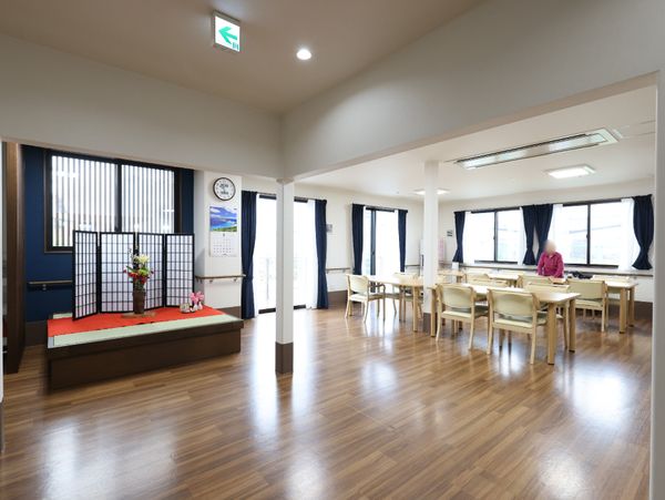 和風エリアの明るい居室