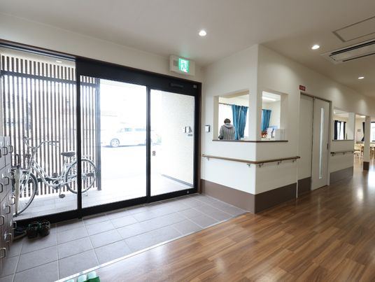 明るい廊下の一角