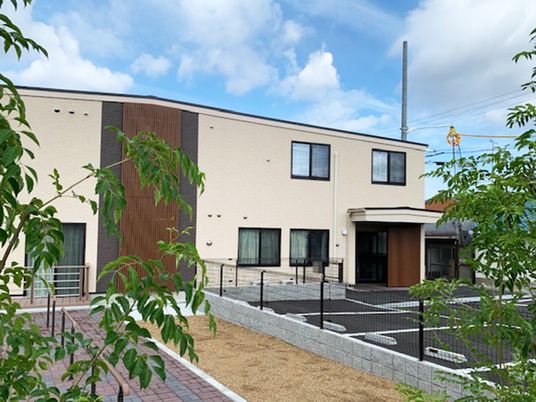 新しい建物の外観