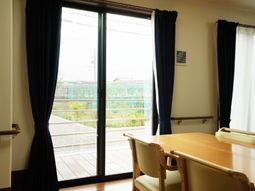 明るい日差しの部屋