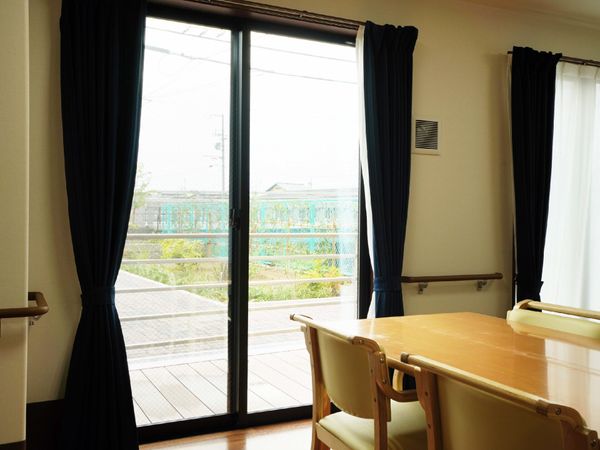 明るい日差しの部屋