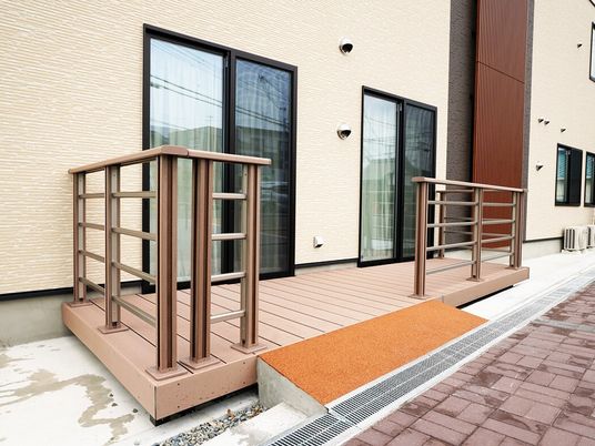 バリアフリー入口と通路