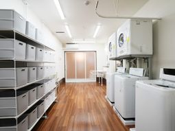 洗濯機と棚の設備