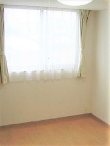 シンプルな明るい居室