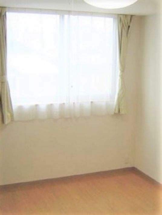 シンプルな明るい居室
