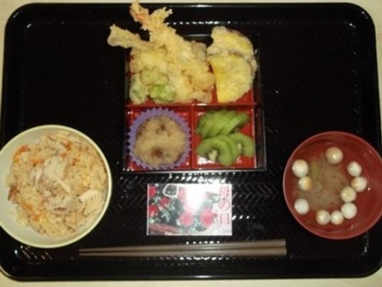和風の盛り付け食事セット
