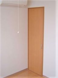 シンプルな洋室のドア