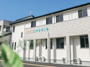 新しくてきれいな職場の外観