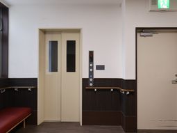 清潔感のあるエレベーターホール