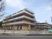 多階層のモダンな建物
